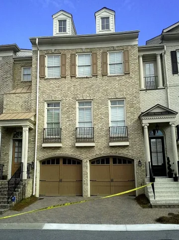 Намерили наркотици в дома на дъщерята на Уитни