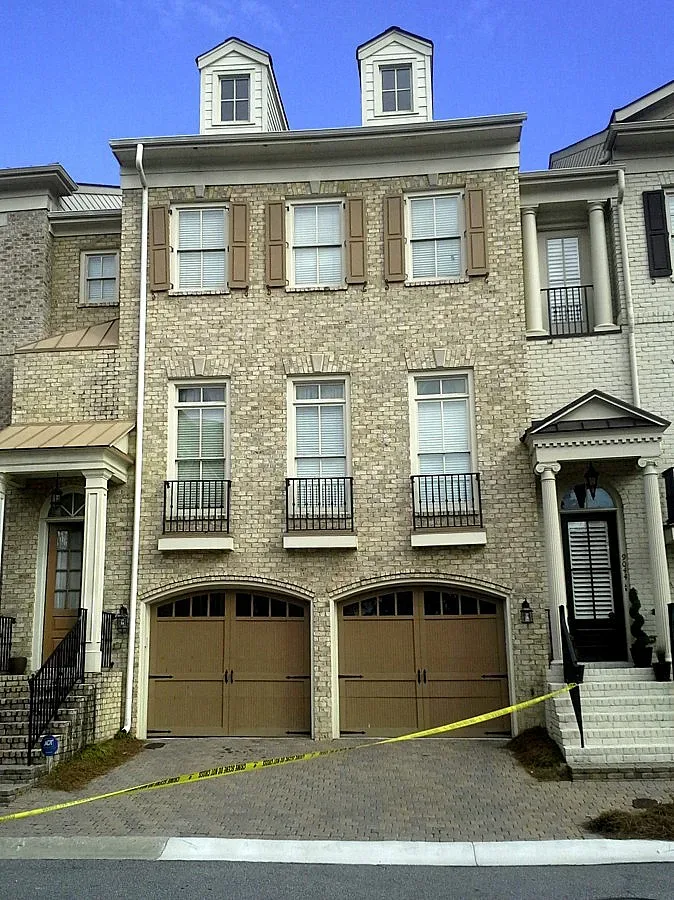 Намерили наркотици в дома на дъщерята на Уитни