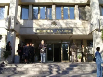 Самолет търси кой наводнява в Дуловско