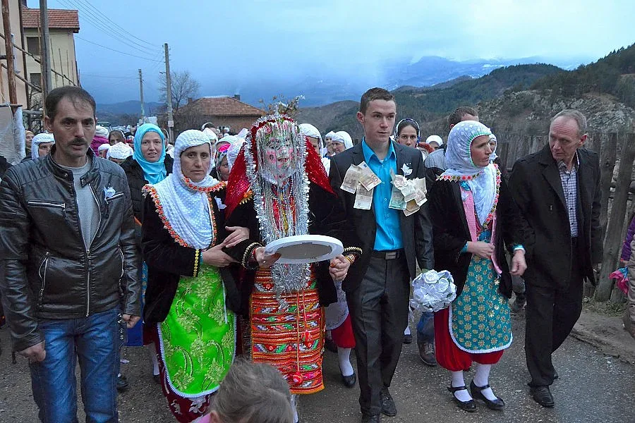 Сватба в Рибново напук на времето