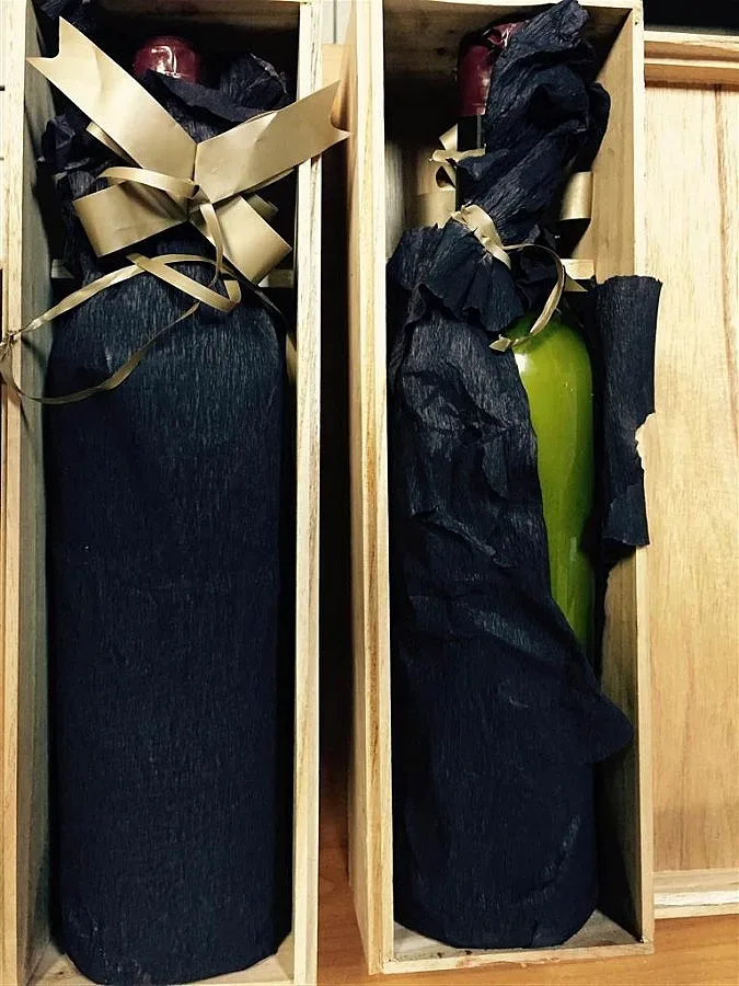 Чилийка тъпче кока в бутилки от вино