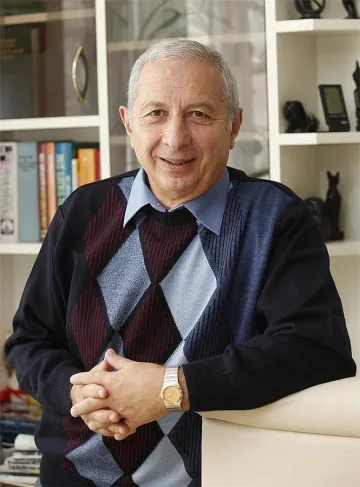 Царят не бе приет,  защото е бяла врана 