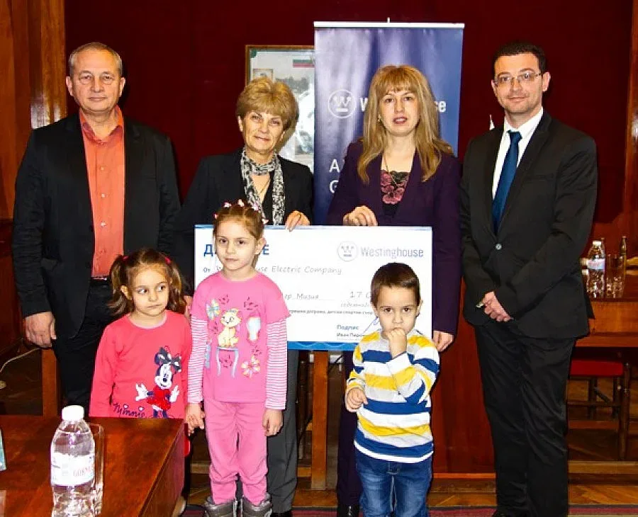 Помагат на пострадала от наводненията детска градина в Мизия