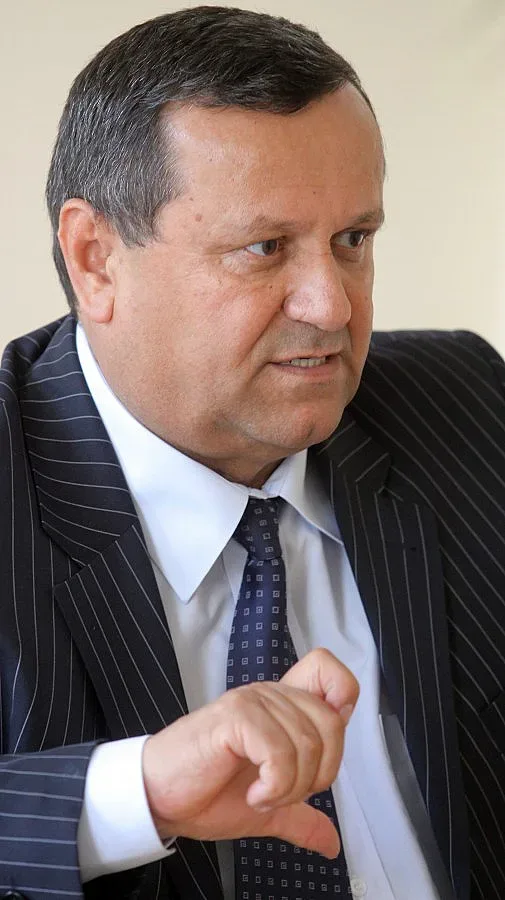 Адемов против по-големия стаж за жените