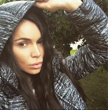 Алисия с двойничка