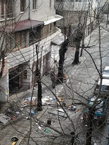 Депутатски син обезумя, тероризира блок 16 часа (ОБЗОР)