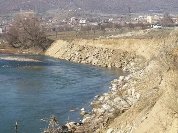 Симитли трепери заради река Струма