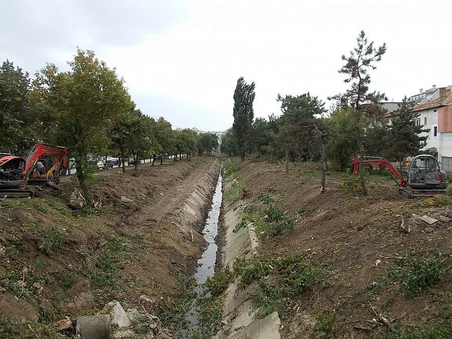 Залети земеделски земи и дворове в Добрич