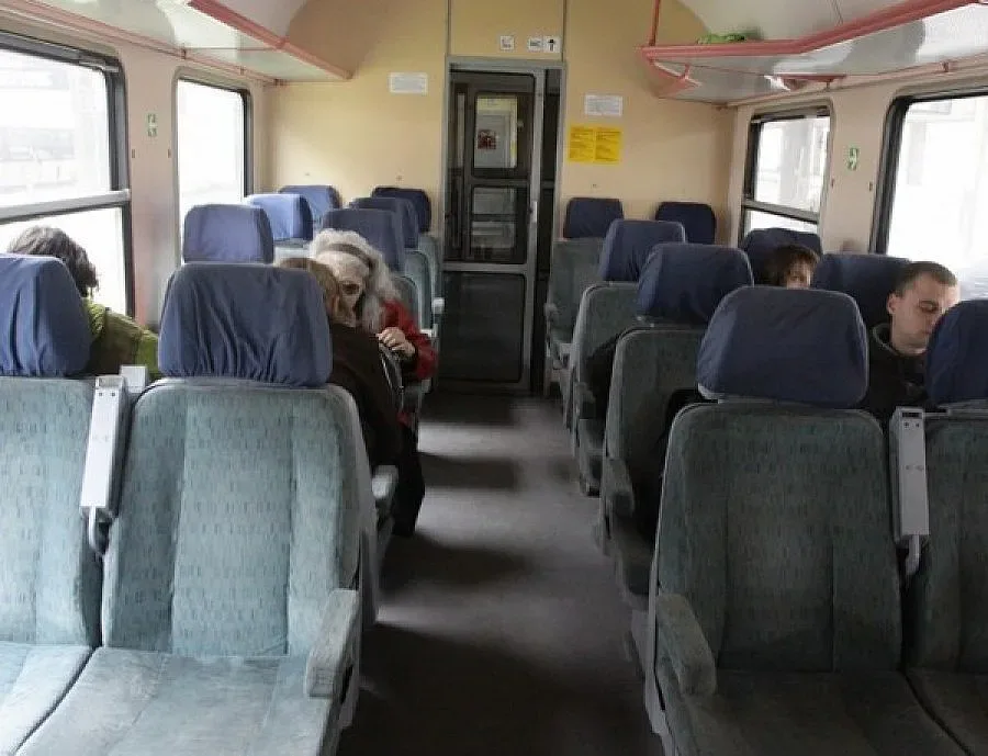 Спряха влакове заради проливните дъждове