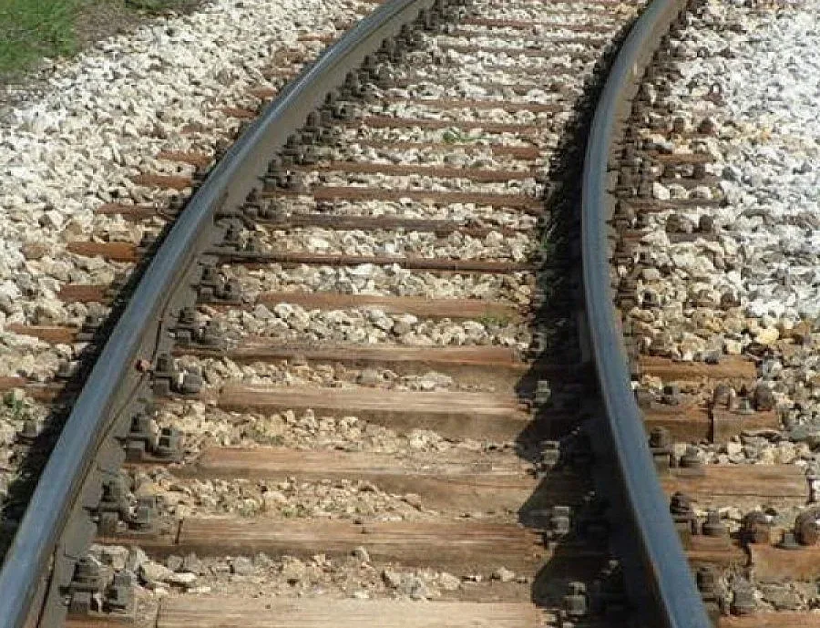 Влакът София-Карлово дерайлира