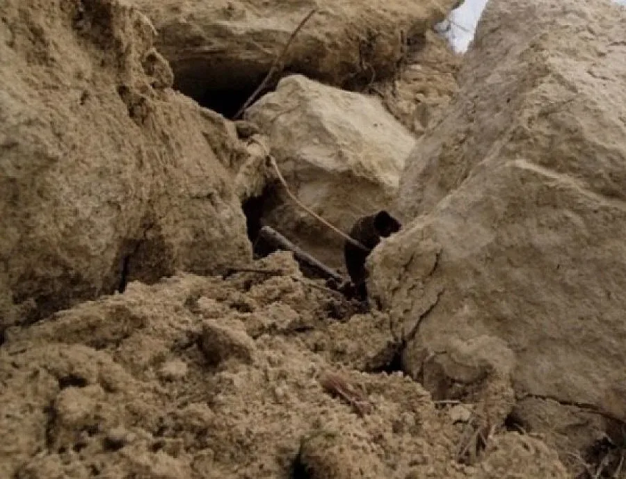 Свлачища и падащи камъни затвориха пътища в Пиринско