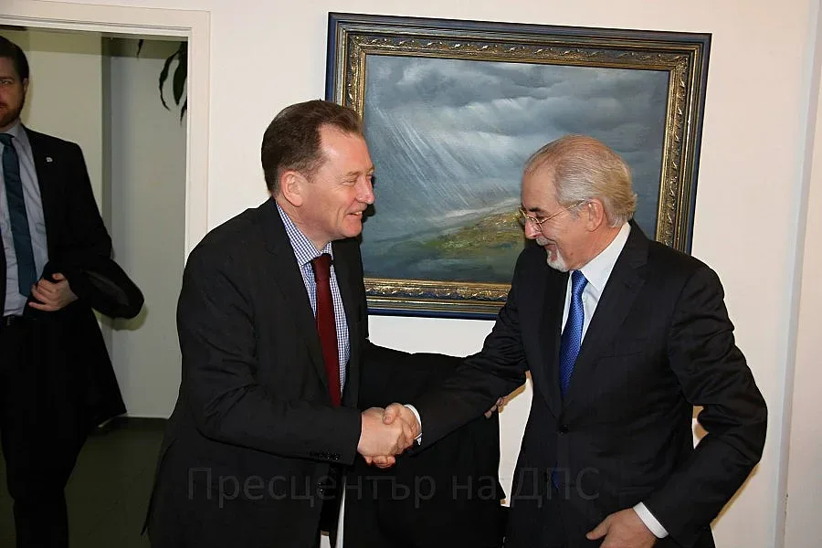 Шефът на либералите на среща при Местан