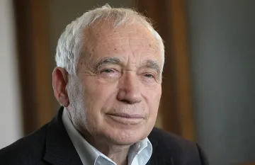 Кръщават улица на Желю Желев