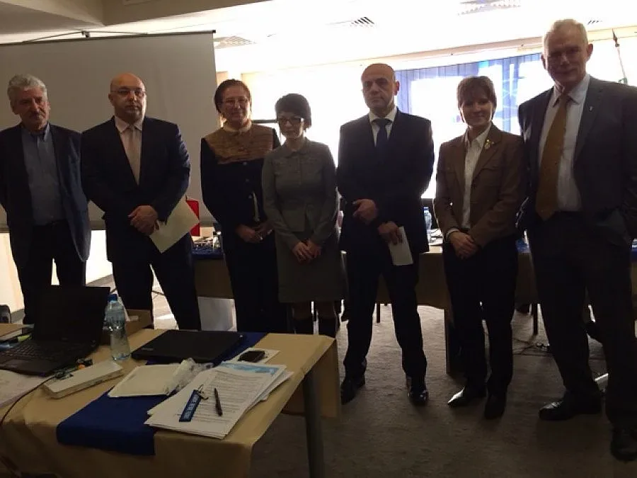 Красен Кралев и Томислав Дончев ще скачат с парашути 