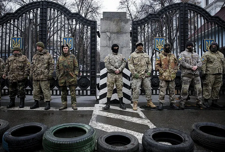 Украйна мобилизира и жени в армията