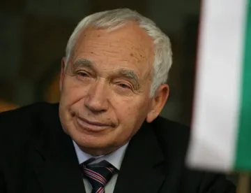 IN MEMORIAM: Отиде си бащата на демокрацията