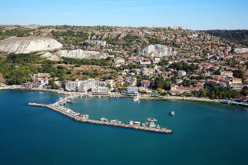 Водолаз вади мамути от морското дъно