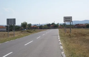 В село Биково: Маскирани грабят ордени на кралицата