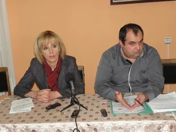 БСП брани болничен шеф с декларация