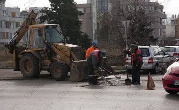 Запълниха "аламинут" огромни дупки на пътя за Гърция