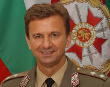 Изпращат ген. Ненов в последния му път утре