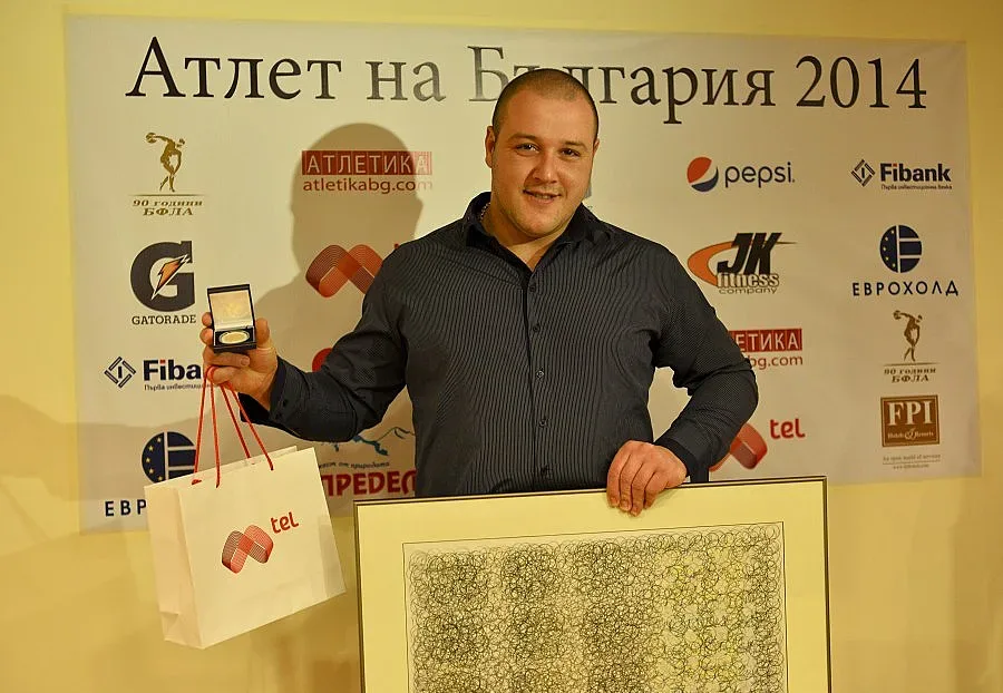 Картина и смартфон за атлета на годината