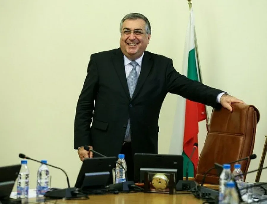 Близнашки с положителна оценка за кабинета