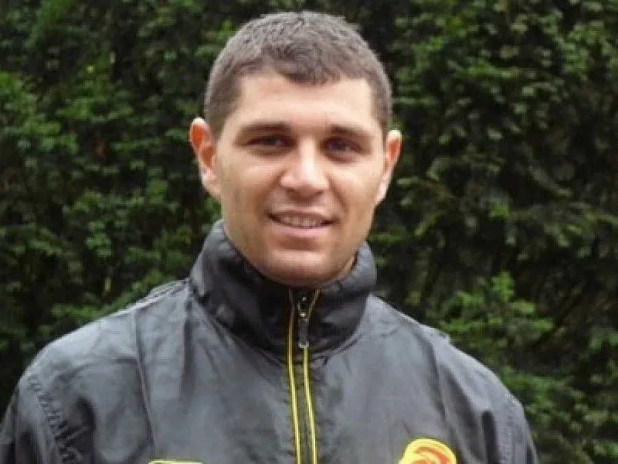 Шеф скочи на Макриев