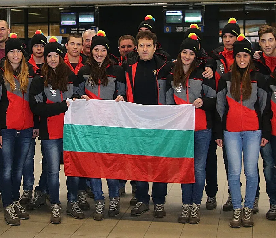 Младежките олимпийци тръгнаха за зимния фестивал