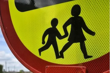 Пенсионер блъсна дете и избяга