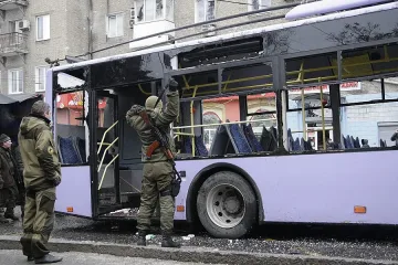 Снаряд по спирка уби 13 души в Донецк (ОБЗОР)