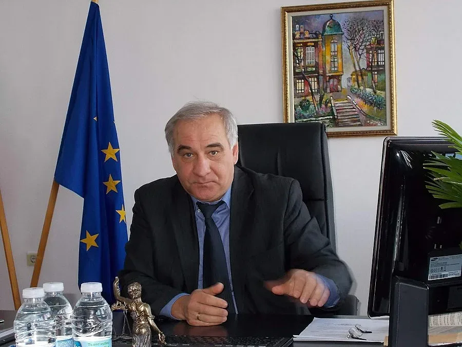 Прокуратура и Мюфтийство заедно търсят осквернители на джамия в Добрич