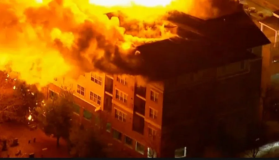 Пожар унищожи жилищен комплекс в Ню Джърси