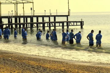 "Левски" възстановява на плажа 