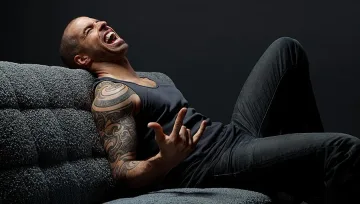 Chris Libieng идва в София