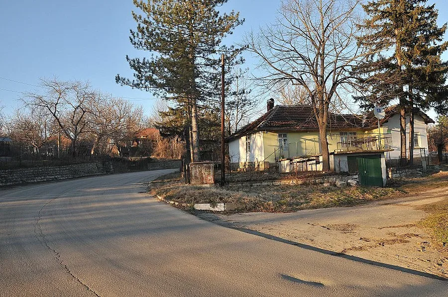 Роми напускат опоскани селища