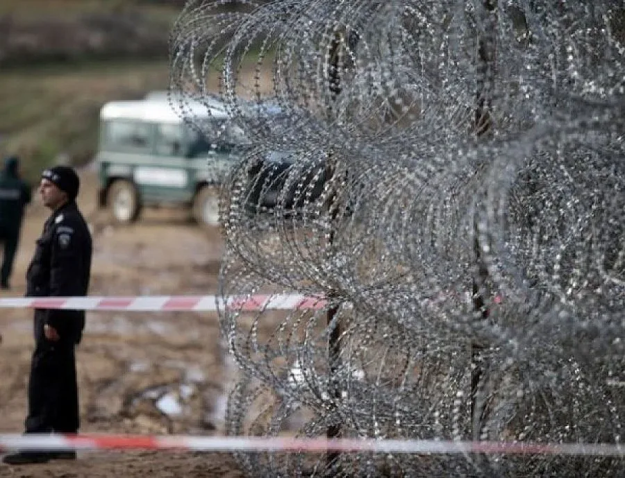 Строят бързо оградата с Турция (ОБЗОР)