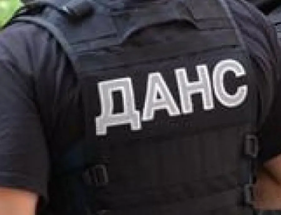 ДАНС разби група за документи менте