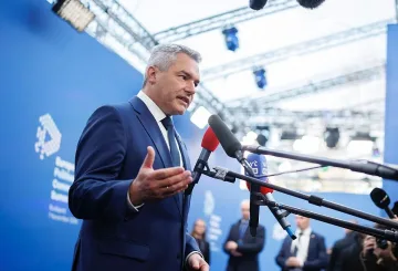 "Газпром" отряза Австрия! Голям страх във Виена