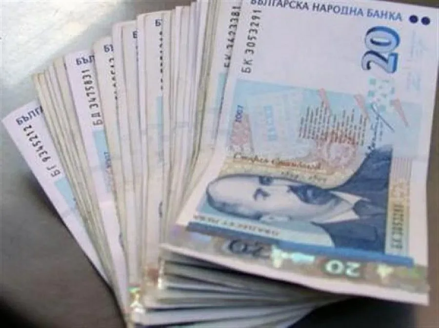 Минималната заплата в администрацията - 380 лв.