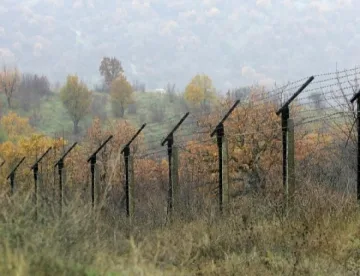 Строят оградата по границата без поръчка по ЗОП