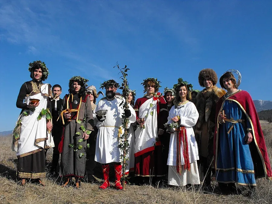Гощават с вино боговете на течния еликсир в с. Илинденци