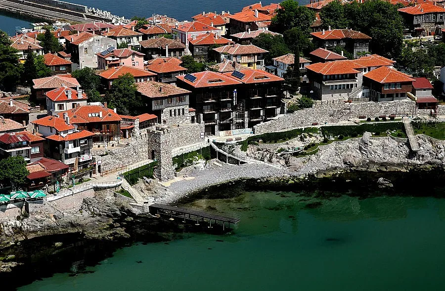 Правят тунел до крепостта на Созопол