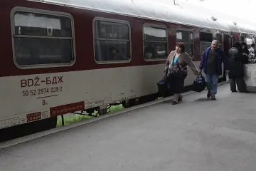 От 1 февруари пускат спрените влакове