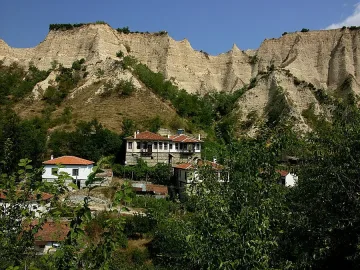 В Мелник събраха 10 000 лв. за ремонт на изгоряла църква
