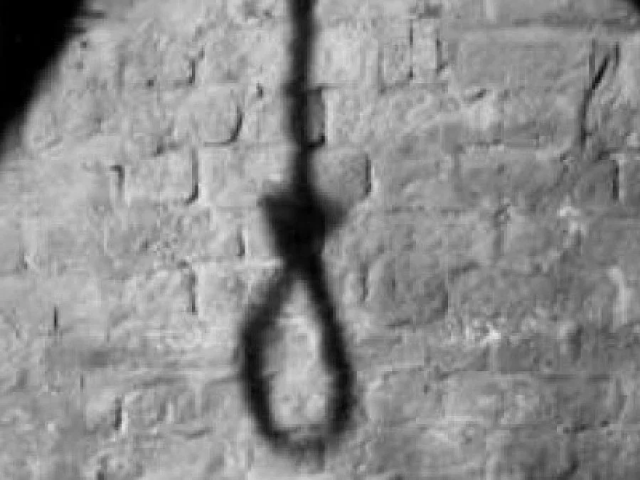 Граничен полицай се обеси на дърво 