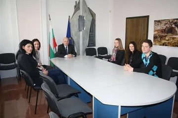 Петима младежи започнаха работа в старозагорската областна управа