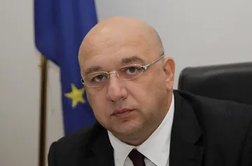 Кралев поиска ежеседмична информация за ремонта на ДКС във Варна