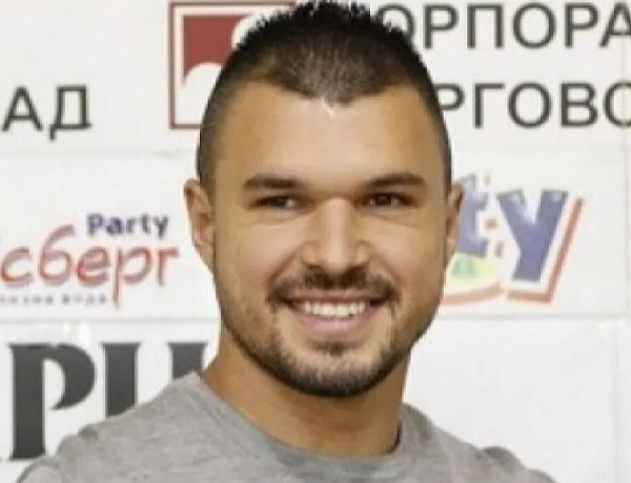 Авери хвалят Валери в ефир