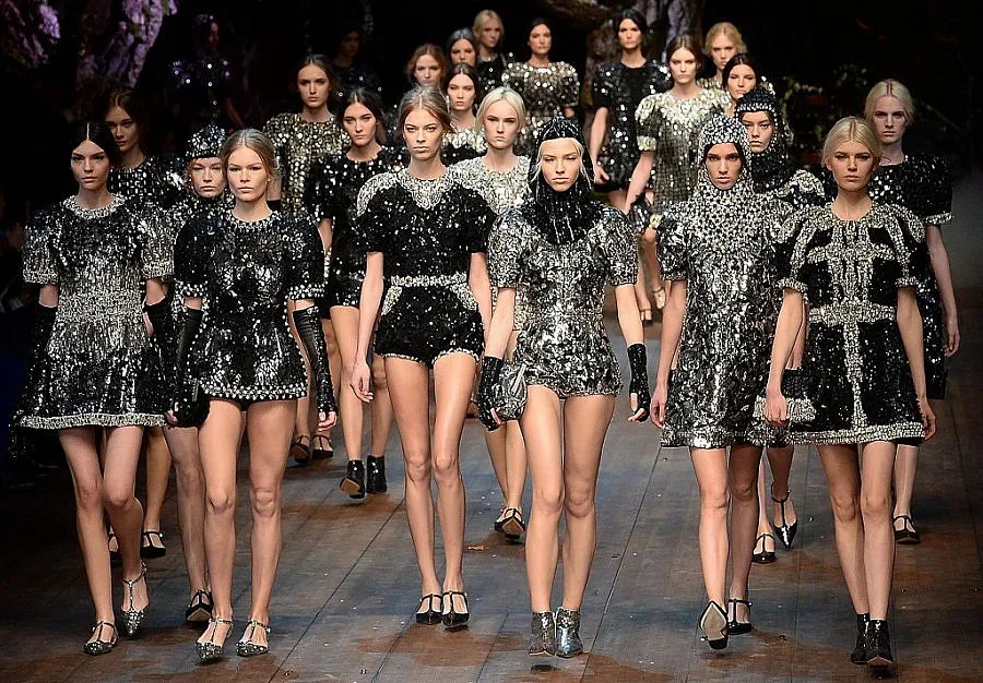 Долче и Габана на колене пред Кармен